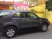 Nhà mình cần bán xe Fortuner V 2011, số tự động, 2 cầu, màu xám lông chuột