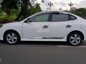 Gia đình bán Hyundai Avante 1.6 AT đời 2011, màu trắng