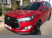 Bán xe Toyota Innova Venturer, màu đỏ, chạy lướt 8.900km