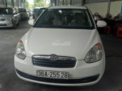 Cần bán Hyundai Verna đời 2008 nhập khẩu, màu trắng, xe đẹp, máy chất