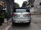 Tôi cần bán Fortuner 2015, số tự động, màu bạc, máy xăng