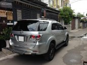 Tôi cần bán Fortuner 2015, số tự động, màu bạc, máy xăng