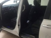 Bán xe Honda Odyssey 2017, màu trắng ít sử dụng