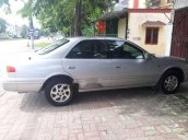 Cần bán gấp Toyota Camry đời 2001, màu bạc còn mới, giá 210tr