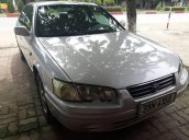 Cần bán gấp Toyota Camry đời 2001, màu bạc còn mới, giá 210tr