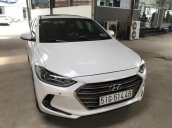 Bán Hyundai Elantra GLS 2.0AT màu trắng số tự động sản xuất 2017 biển Sài Gòn 1 chủ đi đúng 10.000km