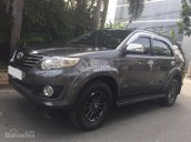 Cần bán xe Toyota Fortuner 2016 xám chì, số tự động dẫn động 2 cầu