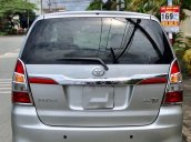 Cần bán xe Toyota Innova 2.0G đời 2015, màu bạc