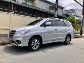 Cần bán xe Toyota Innova 2.0G đời 2015, màu bạc