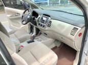 Cần bán xe Toyota Innova 2.0G đời 2015, màu bạc