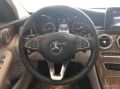 Bán xe Mercedes C250 2017, màu đen như mới, giá cực rẻ, bảo hành chính hãng