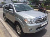 Cần tiền bán gấp Toyota Fortuner 2011 máy xăng