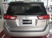 Bán Toyota Innova 2.0 E đời 2018, màu bạc, giao ngay, hỗ trợ trả góp lãi suất cố định