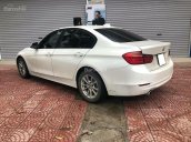 Cần bán xe BMW 320i đời 2013 số auto, màu trắng zin 99%