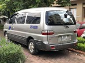 Cần bán xe Hyundai Starex sản xuất 2004, màu bạc 