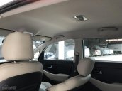 Bán Kia Rondo 2.0MT màu trắng số sàn, máy xăng, sản xuất 2017, mẫu mới một chủ