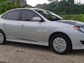 Cần bán Hyundai Avante 1.6 MT 2014, màu bạc giá cạnh tranh