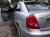 Cần bán gấp Hyundai Verna 1.4 MT năm sản xuất 2010, màu bạc, nhập khẩu  