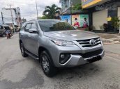 Gia đình cần bán Fortuner 2017, màu bạc, số sàn, máy dầu