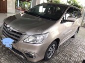 Cần tiền bán Innova 2015 E, số sàn, màu vàng cát