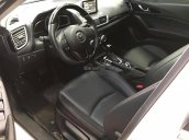 Cần bán xe Mazda 3 1.5L năm sản xuất 2016, màu trắng, giá tốt
