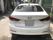 Cần bán xe Hyundai Elantra cuối 2017 màu trắng bản full 2.0