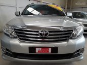 Bán Toyota Fortuner 4x2 V đời 2015, màu bạc, giá tốt