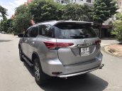 Bán Fortuner V máy xăng 2017, xe đi đúng 2000km, xe cực mới bao kiểm tra hãng, bảo hiểm vật chất