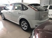 Bán xe Ford Focus 2010, màu trắng, giá tốt