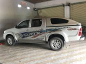 Cần bán lại xe Toyota Hilux đời 2013, màu bạc 