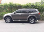 Cần bán gấp Mitsubishi Pajero đời 2011, màu xám xe gia đình 