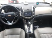 Bán Chevrolet Cruze AT đời 2015, màu trắng, xe đẹp keng