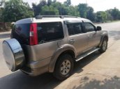 Cần bán Ford Everest sản xuất 2008, màu bạc xe gia đình