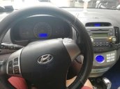 Cần bán gấp Hyundai Avante sản xuất năm 2015, màu trắng số tự động