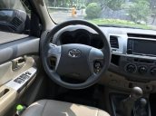 Cần bán lại xe Toyota Hilux năm sản xuất 2013, màu đen như mới 