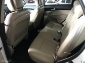 Bán Kia New Sorento GATH 2.4AT màu trắng camay, số tự động, máy xăng, sản xuất 2018, lăn bánh đúng 3700km