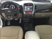 Bán Kia New Sorento GATH 2.4AT màu trắng camay, số tự động, máy xăng, sản xuất 2018, lăn bánh đúng 3700km