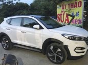 Cần bán Hyundai Tucson đời 2018, màu trắng, giá tốt