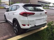 Cần bán Hyundai Tucson đời 2018, màu trắng, giá tốt