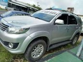 Bán Toyota Fortuner 2012, màu bạc giá cạnh tranh