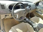 Bán Toyota Fortuner 2012, màu bạc giá cạnh tranh