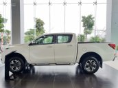 Bán xe Mazda BT 50 sản xuất 2018 màu trắng, giá chỉ 655 triệu, nhập khẩu