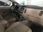 Cần bán lại xe Toyota Innova E đời 2015, màu bạc số sàn