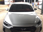 Bán Hyundai Elantra GLS 1.6MT màu bạc, số sàn, sản xuất 2017, biển Sài Gòn, lăn bánh 33000km