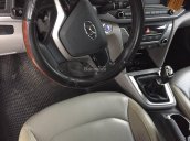 Bán Hyundai Elantra GLS 1.6MT màu bạc, số sàn, sản xuất 2017, biển Sài Gòn, lăn bánh 33000km