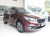 Cần bán Kia Sedona DATH năm 2018, màu đỏ, đèn HID tự động điều chỉnh góc chiếu, hệ thống an toàn tối ưu