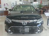 Bán Toyota Camry 2.0 E đời 2018, màu đen giao liền, góp từ 300tr