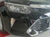 Bán Toyota Camry 2.0 E đời 2018, màu đen giao liền, góp từ 300tr