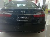 Bán Toyota Camry 2.0 E đời 2018, màu đen giao liền, góp từ 300tr