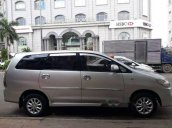 Cần bán xe Toyota Innova 2.0 E sản xuất 2014, màu bạc số sàn, giá tốt